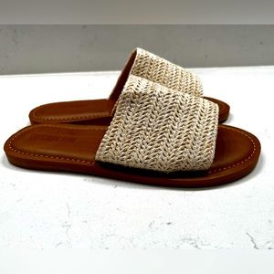 Cushionaire Women's Size 9M Carly Sandal